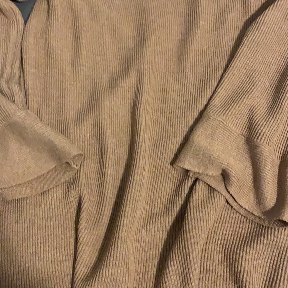 Knit v neck - Picture 2 of 3